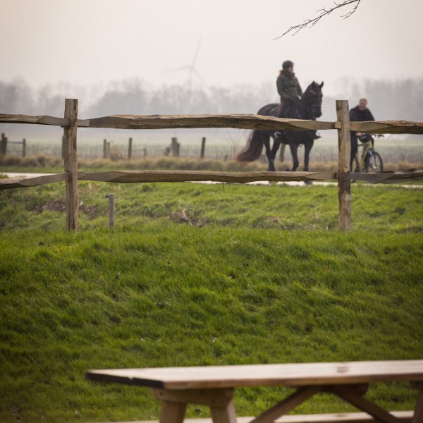 Van Vliet Duurzaamhout - Boer Tom Van Vliet Duurzaamhout - Boer Tom