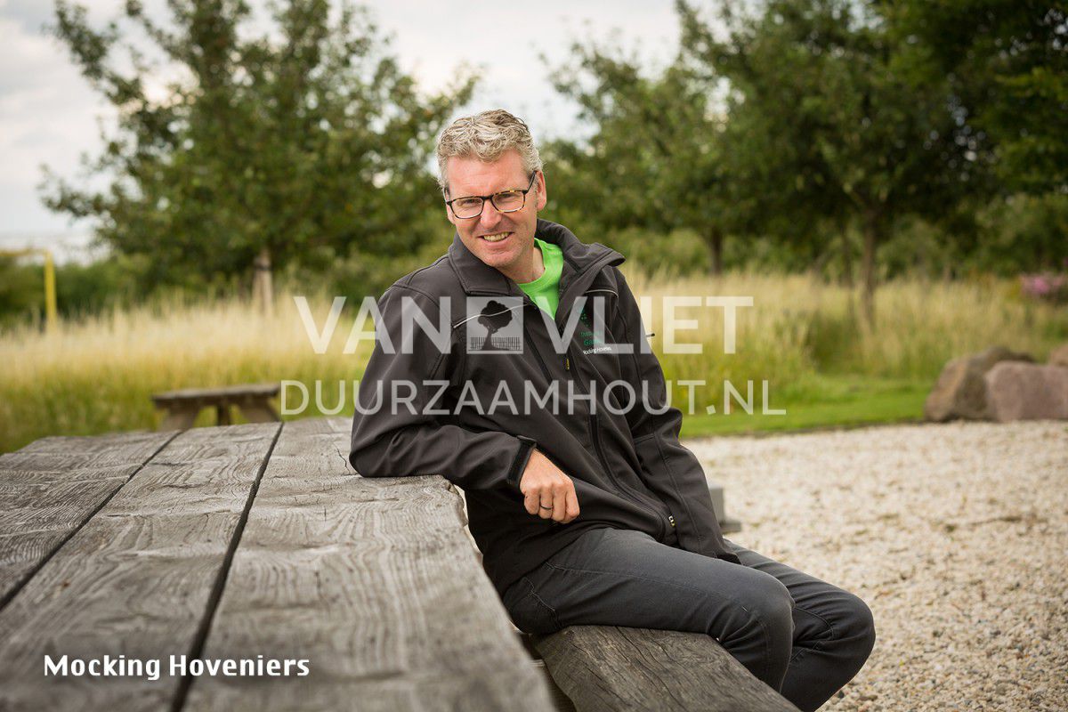 Dutch Quality Gardens Mocking Hoveniers omarmt duurzaam hout Van