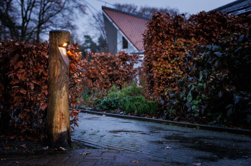 Van gietijzeren lantaarns naar natuurlijke, houten verlichting Van gietijzeren lantaarns naar natuurlijke, houten verlichting