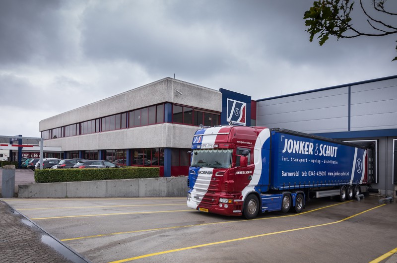 Jonker & Schut als logistiek partner van Van Vliet Duurzaamhout